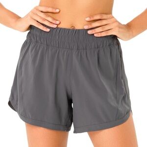 NWT Women's Gray YUNOGA Athletic Shorts with Pockets Size Medium MSRP $29